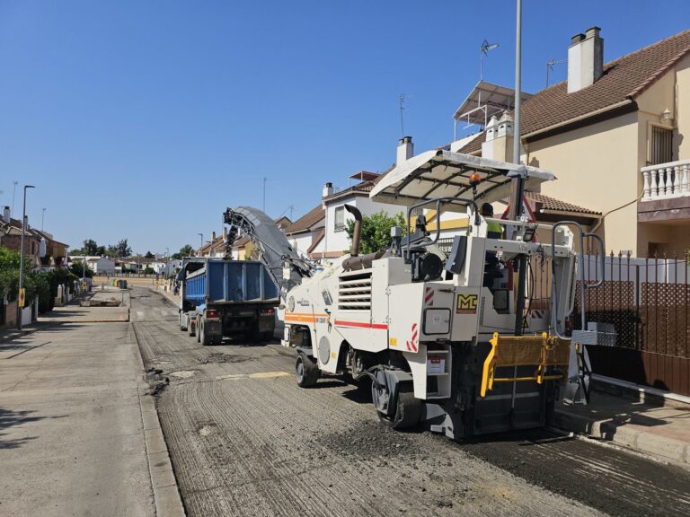 Dos Hermanas Inicia su Plan de Reasfaltado: Mejora de Calles y Vías