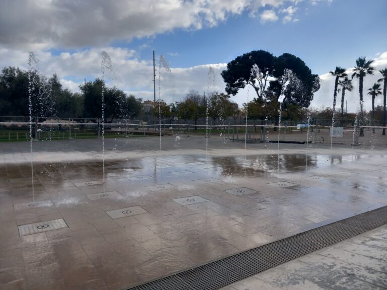 Infraestructures renueva la fuente del Parc de Sa Riera con nueva instalación hidráulica y eléctrica