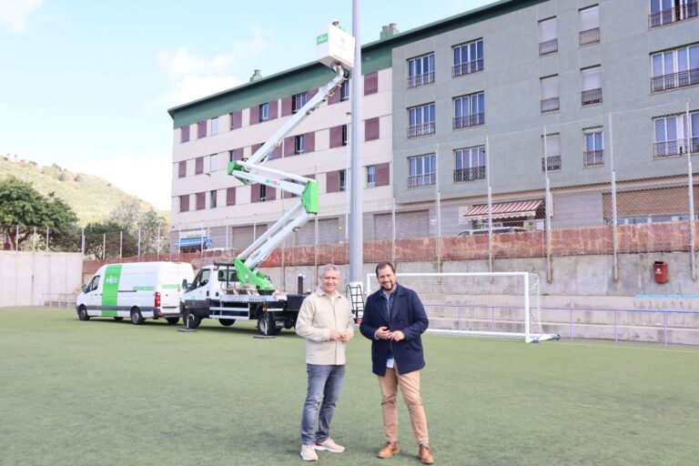 Mejora Energética: La Laguna Moderniza Iluminación del Campo de Fútbol
