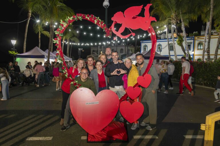 Noche de Vinos y Tapas en Playa de Mogán: Amor y Gastronomía