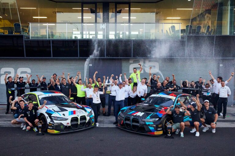 Team WRT celebra un impresionante 1-2 con el BMW M4 GT3