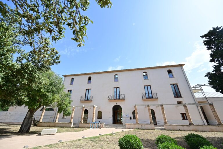 Actividades Municipales en el Casal de Barri de Son Cànaves: ¡Inscríbete Ya!