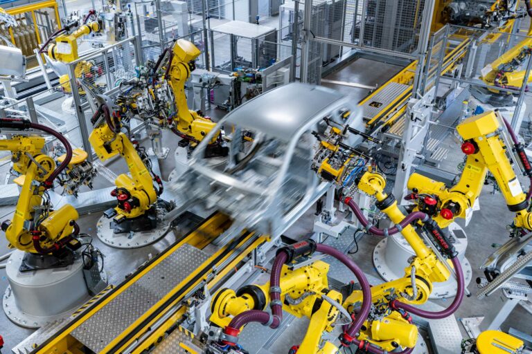 BMW Regensburg: Nueva Planta de Carrocerías Impulsa Producción en 2024