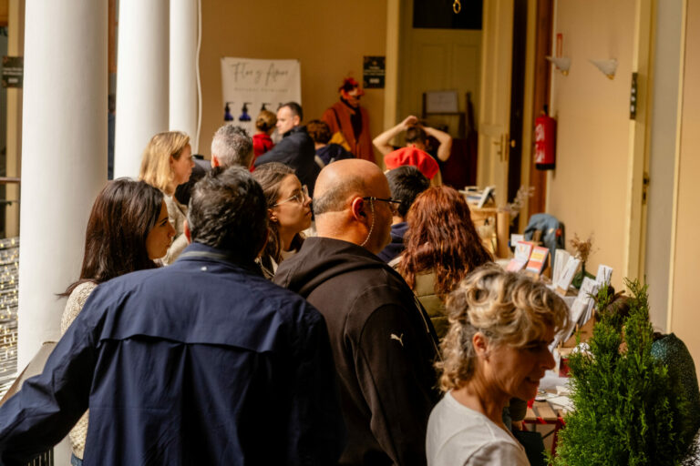 Descubre La Casa de Hansel y Gretel: Mercado Local en La Laguna