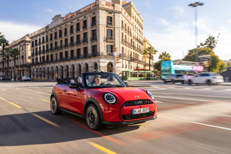 Descubre el MINI Cooper Convertible S: Elegancia y Desempeño Ágil