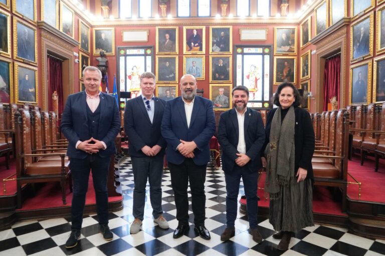 El Alcalde de Palma Recibe al Instituto Internacional Fryderyk Chopin