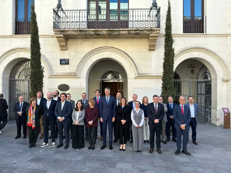 FEMP Exige Financiación Justa y Reformas Legales para Ayuntamientos