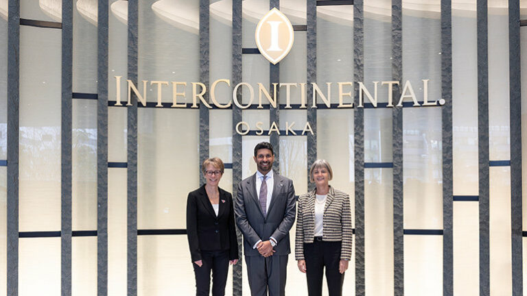 Carolyn Davidson, Commissioner General for the UK at Expo 2025 (left), Abhijay Sandilya, Managing Director, Japan & Micronesia, IHG Hotels & Resorts (middle), HMA Julia Longbottom, British Ambassador to Japan (right)