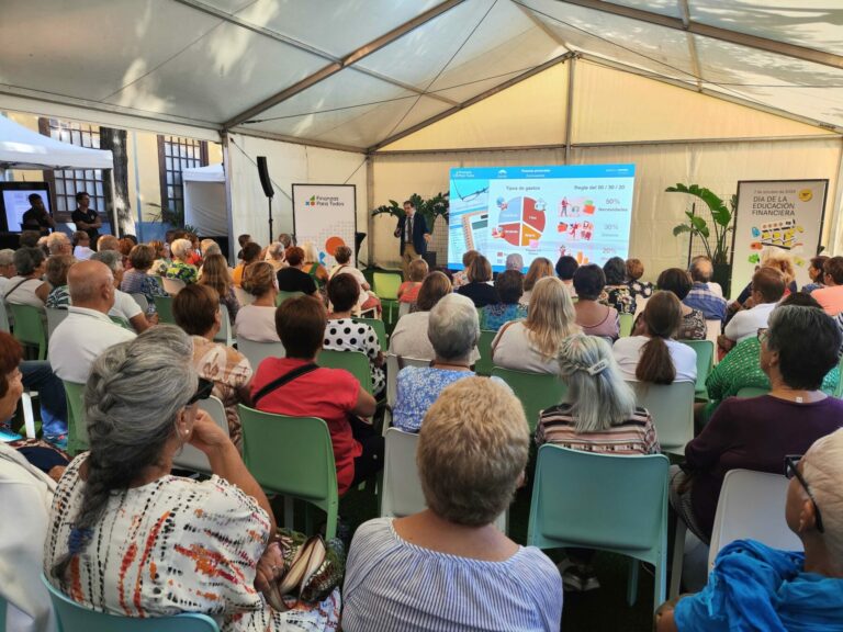Programa de Educación Financiera y Actividades para Mayores en La Laguna