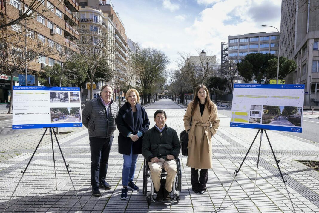 Paloma García Romero, Jaime González Taboada y Borja Fanjul anuncian las obras de remodelación de la avenida de la Reina Victoria