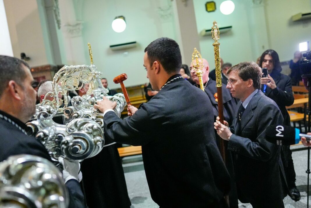 Alcalde Almeida Apoya la Tradición: Jesús de Medinaceli en Madrid