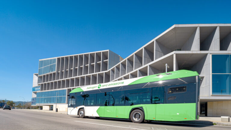 Autobuses de Hidrógeno Arriban a Palma: Revolución en el Transporte Público