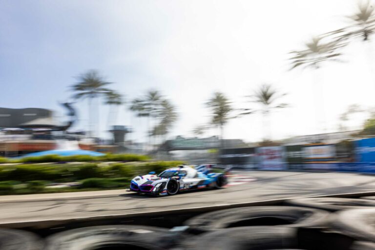 BMW M Hybrid V8 Domina Qualificación en Long Beach e Logra Podio Histórico