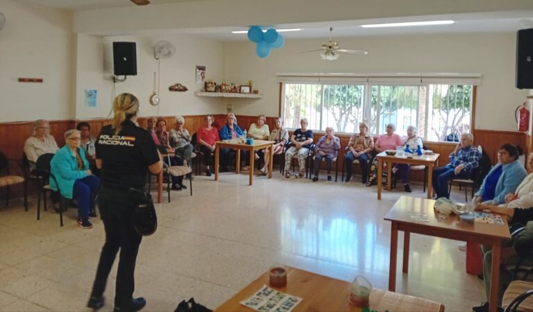 Charlas de Seguridad para Mayores: Protegiendo a La Laguna de Delitos