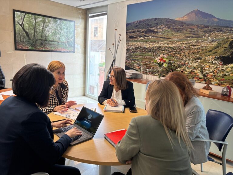 Colaboración entre La Laguna y Cabildo para mejorar atención social