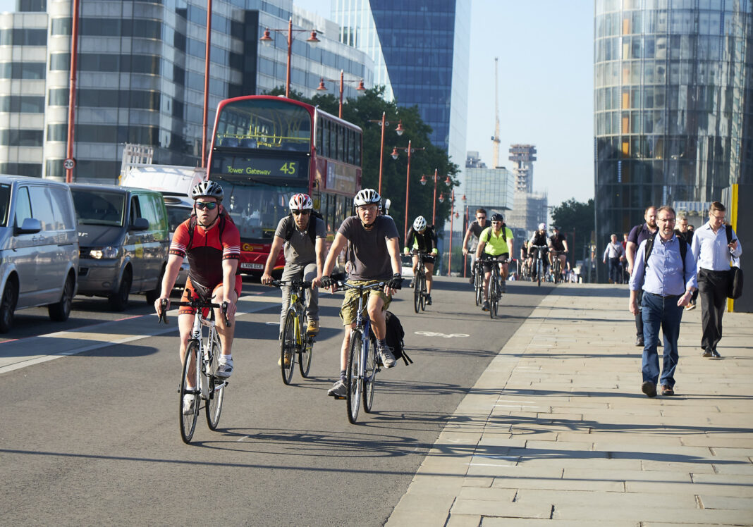 Cómo la Ciudad de Londres Logró un Récord Histórico en City cycling soars to record levels