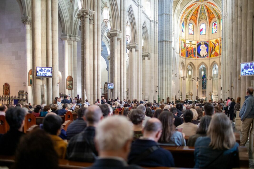 1.200 personas disfrutaron del concierto de Semana Santa de la Banda Sinfónica Municipal en la Catedral de la Almudena1