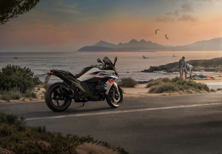 Descubre la potente BMW R 1300 RS: la mejor moto deportiva para touring