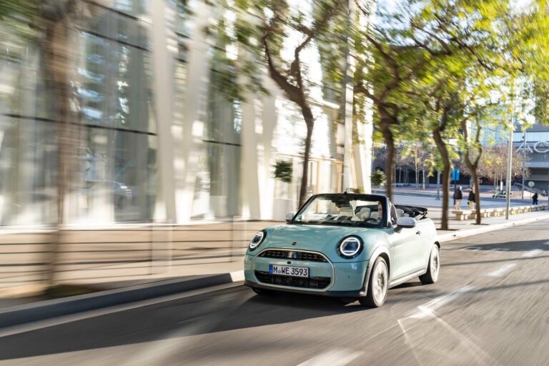 Diseño Minimalista y Elegante del Nuevo MINI Cooper Convertible S