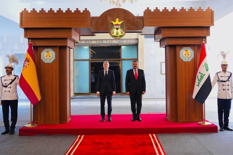 El ministro del Interior, Fernando Grande-Marlaska, y el ministro del Interior de la República de Irak, en Bagdad.