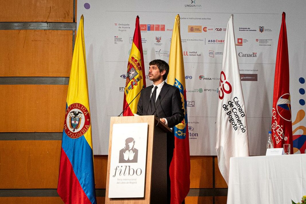 El ministro de Cultura, Ernest Urtasun, en el acto de inauguración del pabellón de España