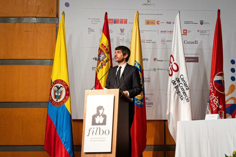 El ministro de Cultura, Ernest Urtasun, en el acto de inauguración del pabellón de España