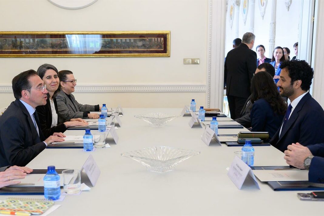 Reunión del ministro Albares con el ministro de Economía de Emiratos Árabes Unidos