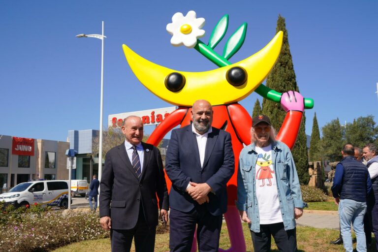 Inauguran escultura ‘Niña Luna’ en Palma para celebrar 60 años de Asima
