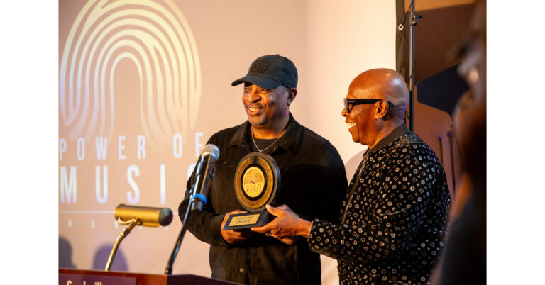 Chuck D recibe el primer «Reverb Award» de los Power of Music Honors en Memphis