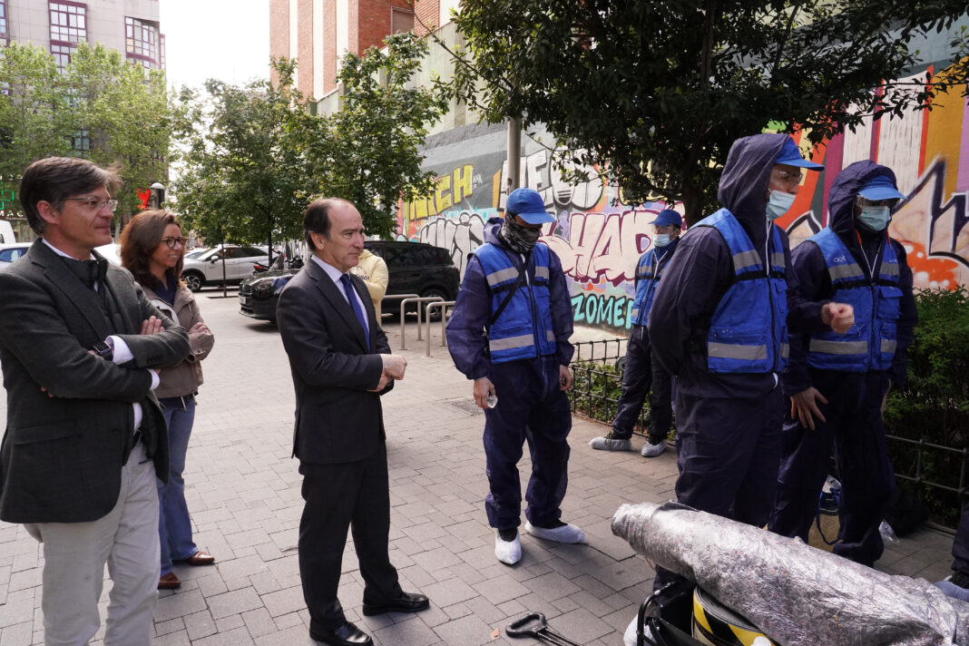 Carabante, Martínez Páramo y Gómez-Angulo durante la supervisión de los trabajos