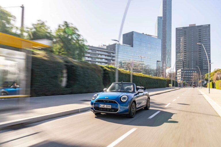Disfruta del Verano: Descubre el MINI Cooper Convertible y sus Innovaciones