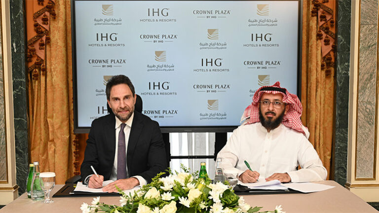 Nuevo Crowne Plaza en Madinah: lujo y conexión directa al Haramain