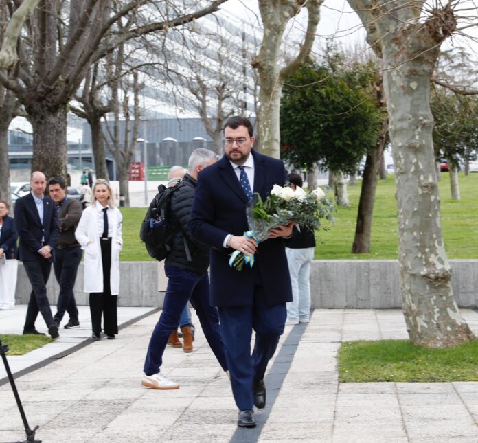 Barbón Aboga por la Paz y Elogia el Esfuerzo del Asturias y punto